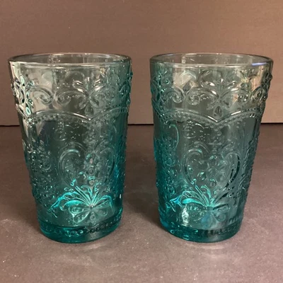 Dos vasos de vidrio Amelia azul verdoso Pioneer Woman 16 oz. Corazones  Foto 1 de 4