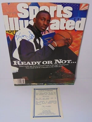 RARE 1995 KEVIN GARNETT SIGNED SPORTS ILLUSTRATED MAGAZINE ROOKIE YEAR AUTO COA - Image 1 of 4