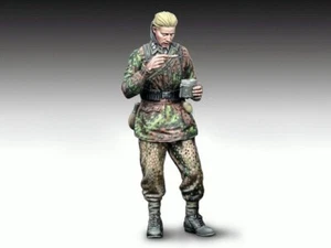 Royal Model 1/72 Waffen-SS Corporal WWII Eating from Kochgeschirr Mess Tin 989 - Picture 1 of 1