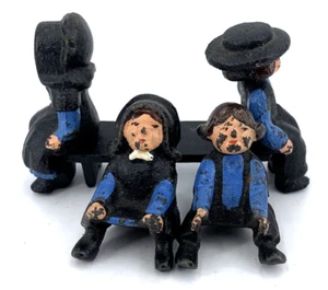 Figurine famiglia Amish olandese Pennsylvania in ghisa con panchina mennonite lotto di 5 - Foto 1 di 6