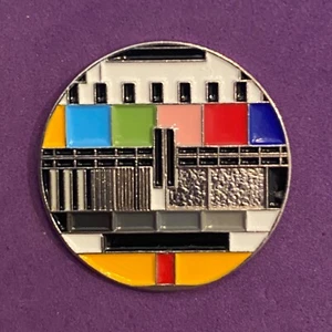 Pin, Badge, Anstecker, Testbild rund - Bild 1 von 1
