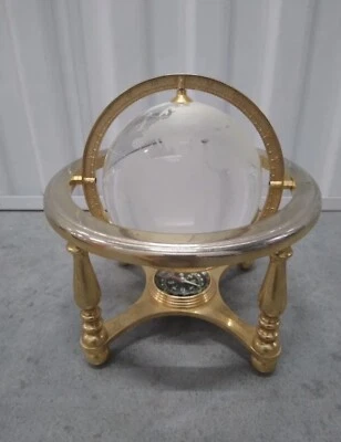 Globo de cristal de mesa gravado em cristal com bússola em suporte de latão - Imagem 1 de 4