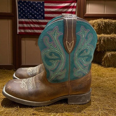 Ariat Shasta Bota Occidental Impermeable 10 Verde Azulado Gamuza Cuero Bordado Vaquera Foto 1 de 4