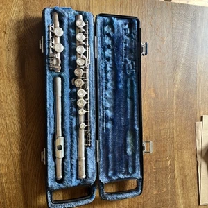 Yamaha YFL 21S Flute And Case - Picture 1 of 11