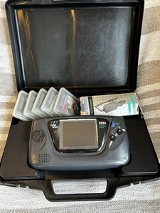 Sega Game Gear Konsole Bundle mit Hülle und Spielen & Autoladegerät FUNKTIONIERT NICHT - Bild 1 von 15