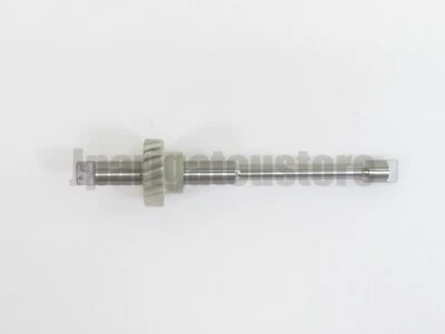 NISSAN Genuine 15040‑W0400 Spindle Drive Oil Pump Assy 720 200SX 79‑86 - Image 1 of 4