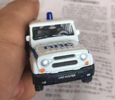 Modelo de coche cazador UAZ 1/64 Foto 1 de 4