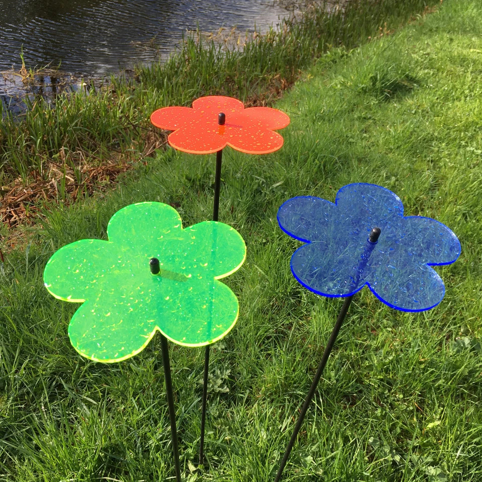 Garden Decor Ornament Stakes 3x Large Flower Acessories Glowing Design Gift Idea - Image 1 of 1