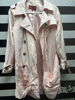 Impermeable mujer "Burberry" rosa, abotonada. Talla 40. Prev. Propiedad Foto 1 de 2