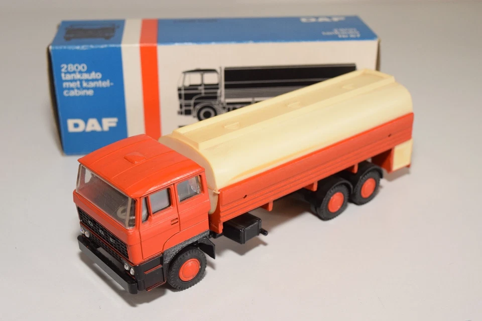 ± LION CAR DAF 2800 TRUCK DAF TRUCK TANKER 1ST GRILL NEAR MINT BOXED - Image 1 of 4