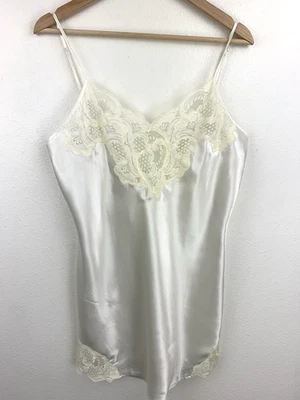 Camisón vintage Victoria's Secret etiqueta dorada satinado nupcial quimise marfil M Foto 1 de 4