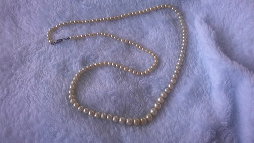 VETEMENTS "Piccola Collana Perla Finta con Fibbia 24"