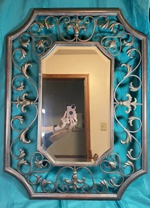 Espejo biselado vintage de 31,5"" x 24"" remolinos de metal octágono envejecido - Imagen 1 de 24
