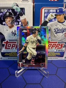 2025 Topps Chrome Baseball Brooks Lee RC Prism Refractor #234 - Picture 1 of 2