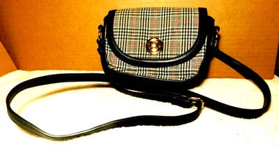 Cartera Bandolera Forever 21~RN# 94981 CA# 40198 Negra a Cuadros Foto 1 de 4
