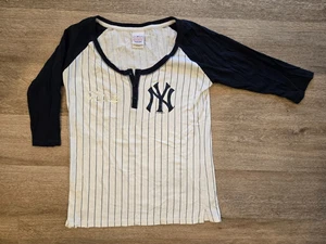 MLB New York Yankees Baseball Ladies Pinstripe 3/4 Sleeve Raglan Shirt - Size M - Picture 1 of 6