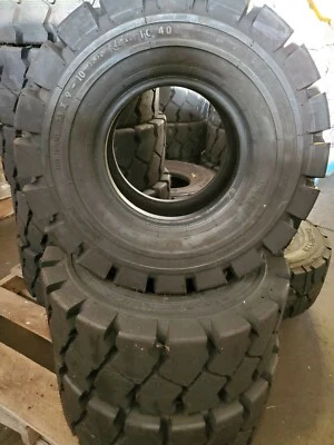 Continental 23x9-10 225/75-10 20 capas 142A5 IC40 TT extra profundo grado industrial Foto 1 de 4