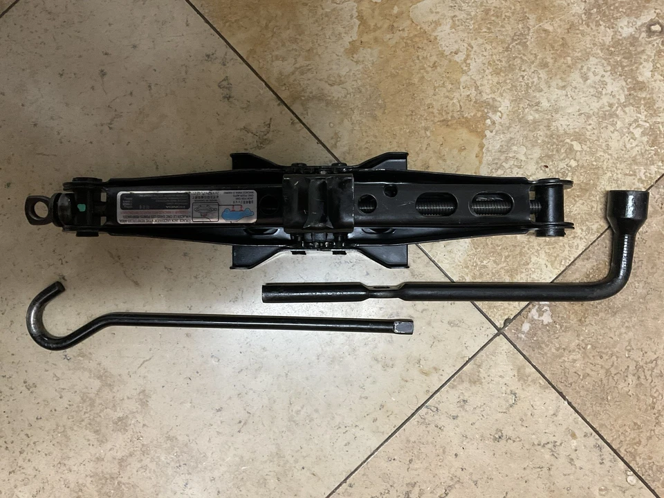 Gato de neumático Honda Accord 1998-2011 con herramientas OEM Foto 1 de 4