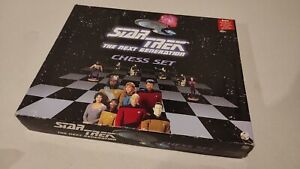 Star Trek Next Generation Chess Set - WH Smith's Exclusive - Complete