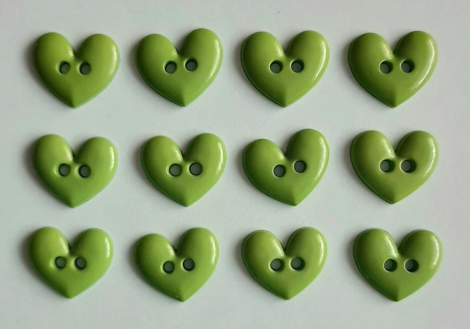 8 x 18mm Large Green Hearts Plastic Buttons - LL902 - Image 1 of 1