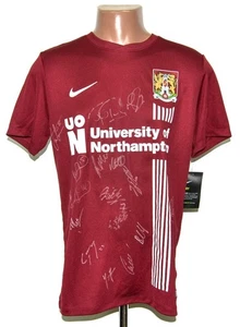 *NUEVO CON ETIQUETAS* CAMISETA DE FUTBOL LOCAL FIRMADA NORTHAMPTON INGLATERRA 2019/2020 M - Imagen 1 de 7