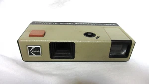 Macchina fotografica instamatica tascabile Kodak Occhio di Falco vintage anni 70 - Foto 1 di 2