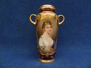 ANTIQUE ROYAL VIENNA STYLE RUBY IRIDESCENT GILT PORCELAIN VASE PRINCESS LOUISE - Picture 1 of 12