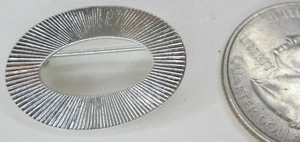 1" diameter Textured Open Oval Circle Silver Clad Metal Lapel Pin Brooch - Picture 1 of 2