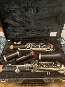 Armstrong 4001 Clarinet with case & H-COUF Mouth Piece Made in USA - Picture 1 of 3