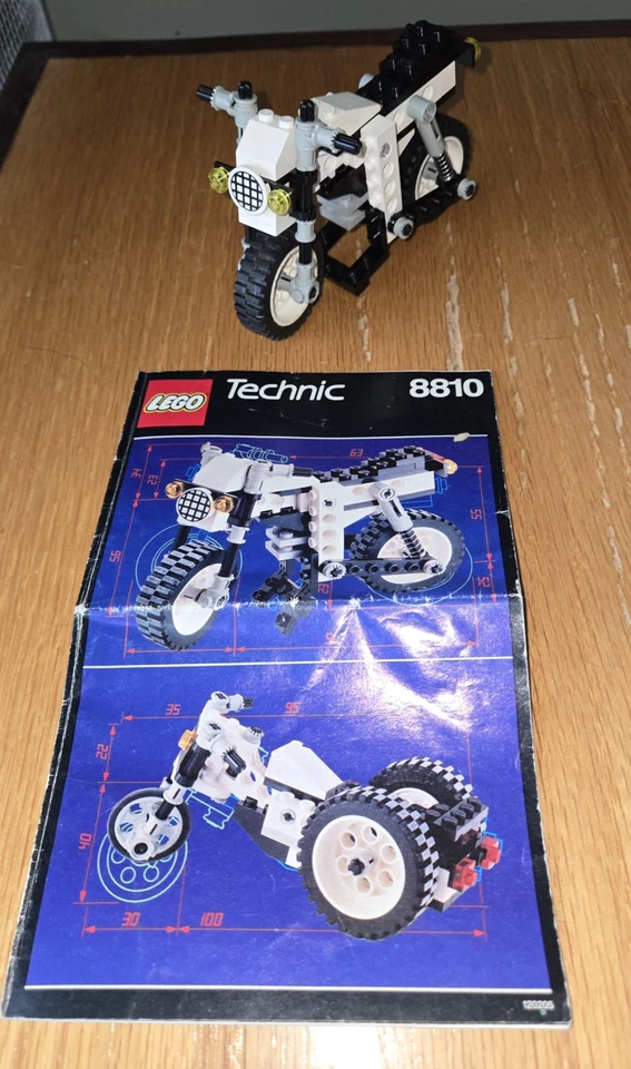 Used Vintage LEGO Technic 8810 Cafe Racer motorcycle  - Image 1 of 1