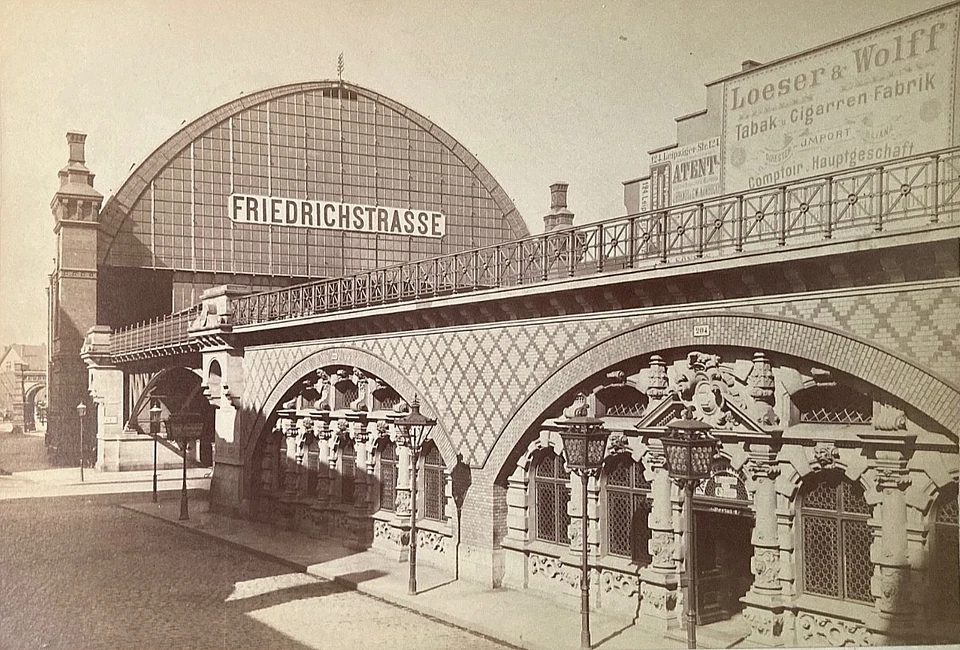 WW2 ALEMANIA ESTACIÓN FRIEDRICHSTRASSE DE BERLÍN TANTO COMO ERA EN 1945 FOTO 1895 Foto 1 de 4