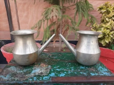 Olla de agua grande con caño templo religioso primitivo de latón forjado a mano de colección Foto 1 de 4