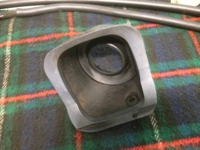 Ojal de cuello de llenado de combustible Saab 9000  Foto 1 de 4