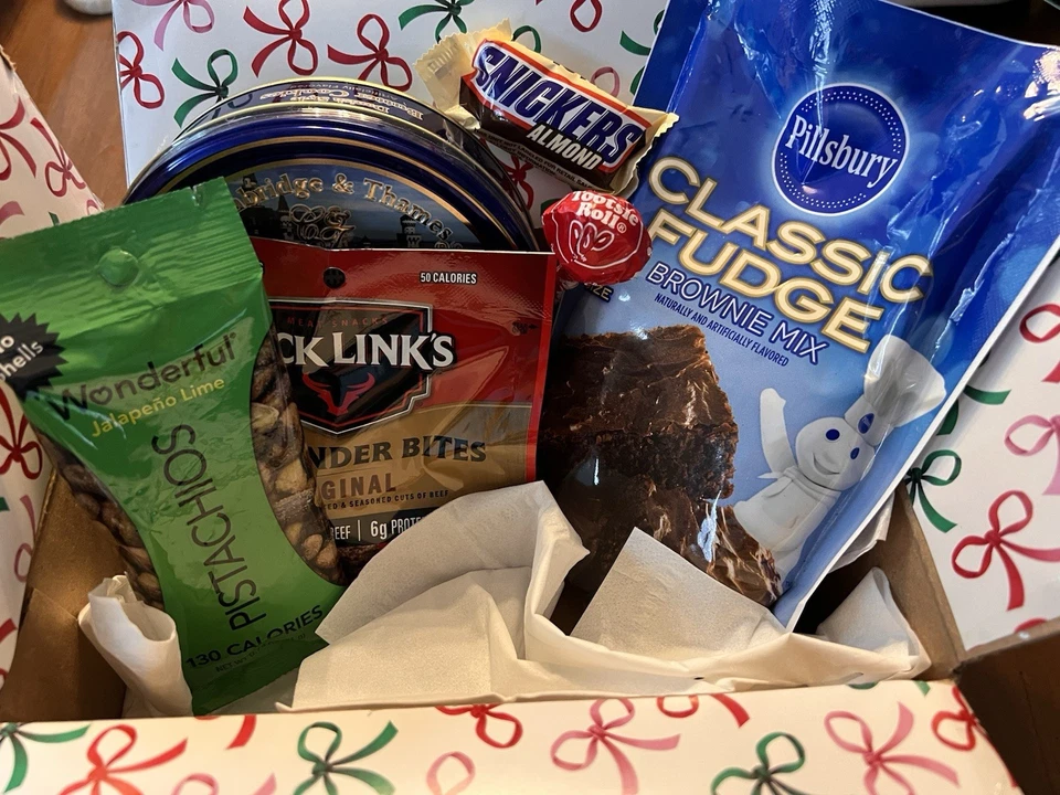 Cesta de regalo premium de lujo para 2 dormitorios STR. Snacks/jabón/champú/acondicionador  Foto 1 de 3