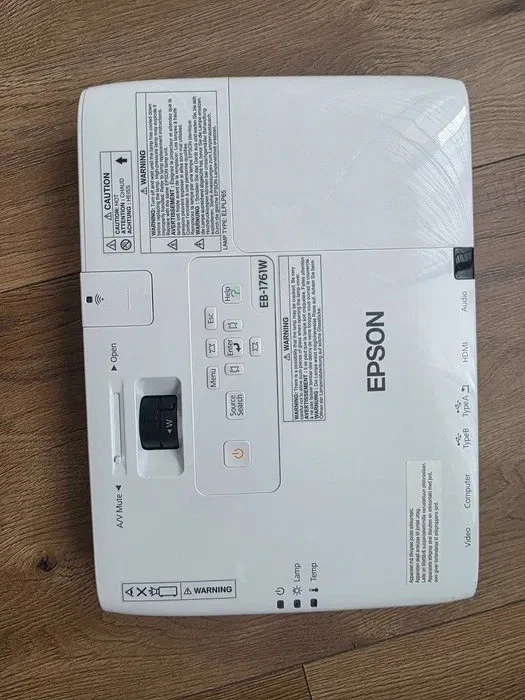 EPSON EB-1761W 3LCD Projektor (H478B) – Gebraucht, aber leistungsstark! WXGA / H - Bild 1 von 4