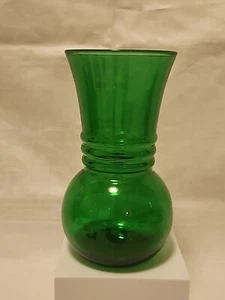 (1) Vintage Anchor Hocking Green Glass Vase - Picture 1 of 5