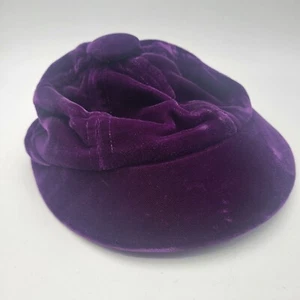 Vintage Lady's Purple Velvet Newsy Cap Hat Size Small Sophisticate Elegant - Picture 1 of 7
