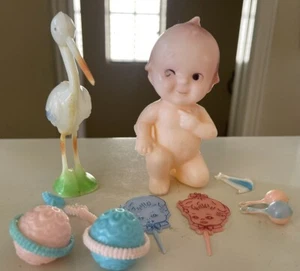 Vintage 1950s Baby Shower REVEAL Pink & Blue Kewpie Stork Rattles Cake Topper - Picture 1 of 7