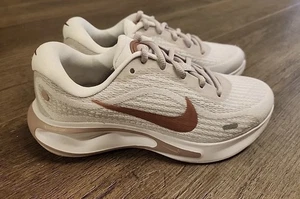 Nike Journey Run Damengröße 6 sportliche Laufschuhe FJ7765 103 NEU - Bild 1 von 7