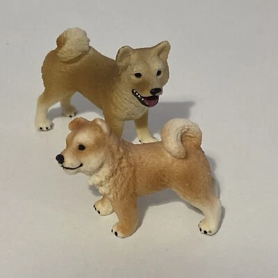 2 x Schleich - Farm  Life Shiba Inu Dogs - Toy Figures - Image 1 of 4