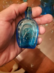 Piccola bottiglia farmacia azzurra vintage anni 70 made in Taiwan - Foto 1 di 1