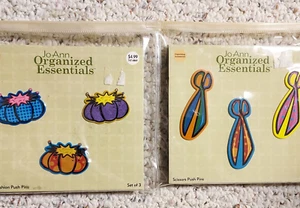 Neuheit Stecknadeln JoAnn Organisiert Essentials Set Schere Pinchusion MotivHandwerk - Bild 1 von 5