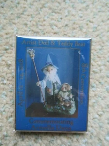Artist Doll & Teddy Bear 8th Convention collector pin 2018 Armella Dana tribute - Picture 1 of 2