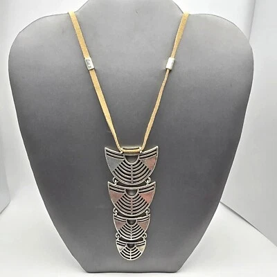 Collar colgante de plata geométrico en niveles marca Lucky de colección cordón de cuero graduado Foto 1 de 4