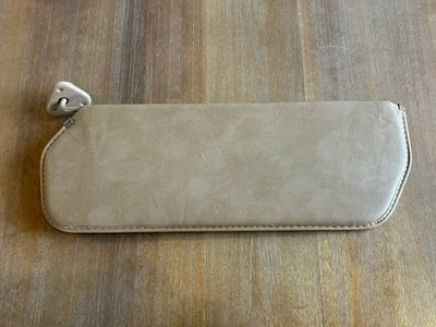 GM 6264270 1973-1991 Chevy GMC camioneta parasol mano derecha carrocería cuadrada bronceada Foto 1 de 4