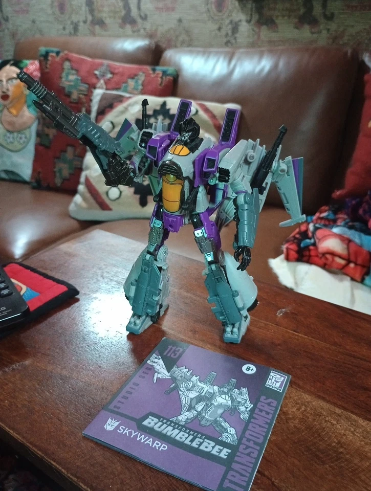 SKYWARP (Studio Series 113) Voyager Class (TRANSFORMERS BUMBLEBEE) Hasbro Figure - Image 1 of 4
