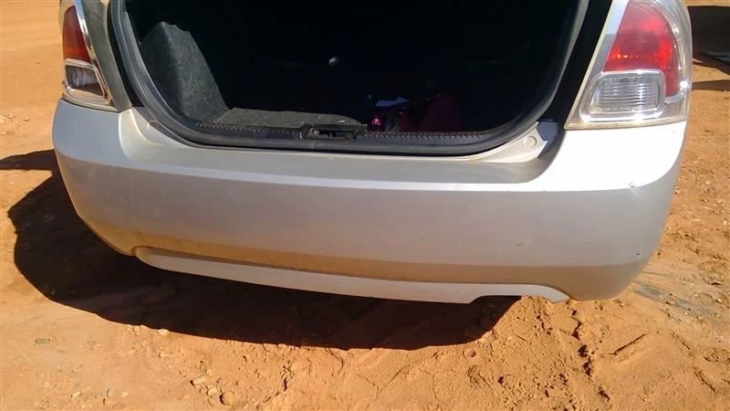 Parachoques trasero sin asistencia de estacionamiento 1 recorte de escape compatible con 06-09 FUSION 178249 Foto 1 de 4