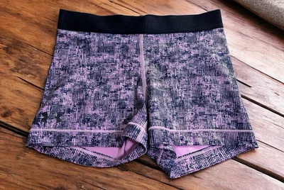 Under Armour 压缩 Heatgear 短裤,尺寸小号紫色运动贴合跑步 — 第 1/4 张图片