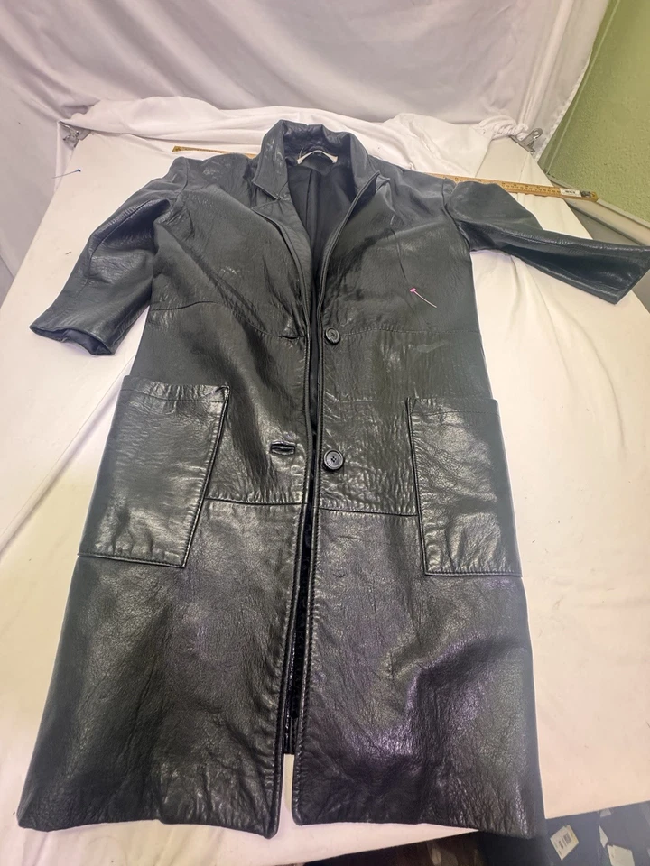 Jaqueta Andrew Marc Feminina Média Couro Preto Botão Frontal Trench Coat Retrô - Imagem 1 de 4