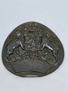 ANTIQUE VINTAGE EMBOSSED BRASS BELGIUM LIONS CROWN COAT OF ARMS WALL PLAQUE - Picture 1 of 4